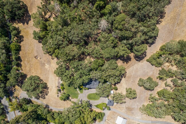 Building Photo - 2611 Leslie Rd