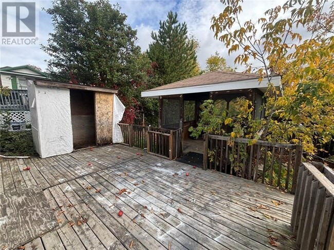 Building Photo - Spacious 2.5 Bed / 1 Bath Detached Home in...