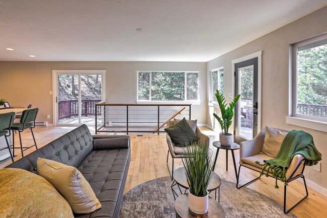 Building Photo - 9538 Fallen Rock Rd