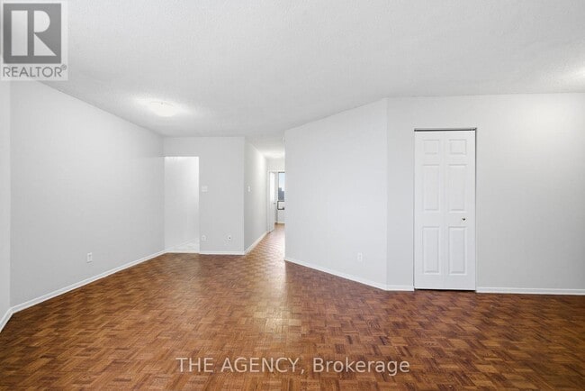 Building Photo - 2350 Dundas St W