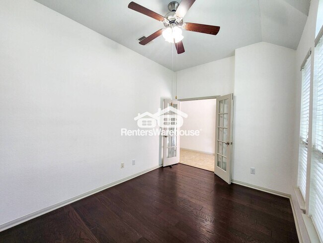 Building Photo - 4515 Greenleaf Dr