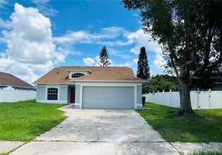 Building Photo - 2405 Queenswood Cir