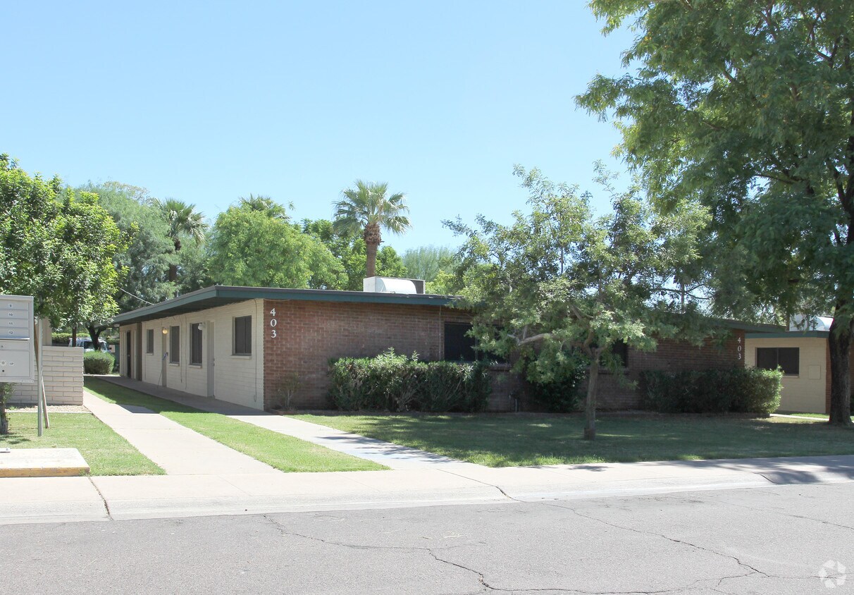 Building Photo - 403-404 S Westfall