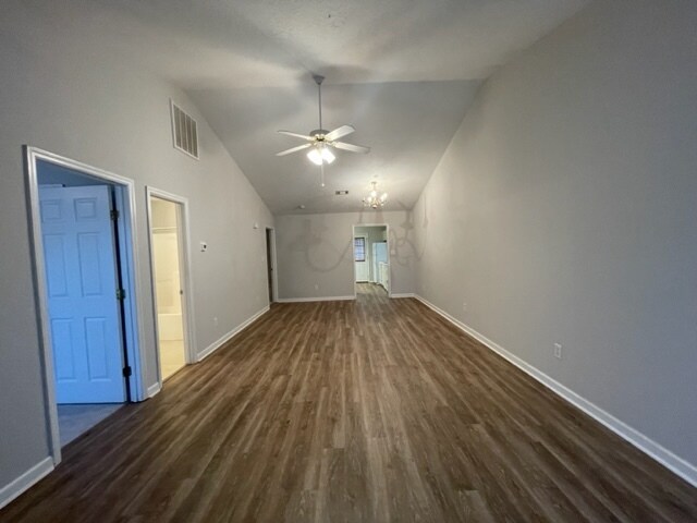 Foto del edificio - 504 Edgecliff Ln