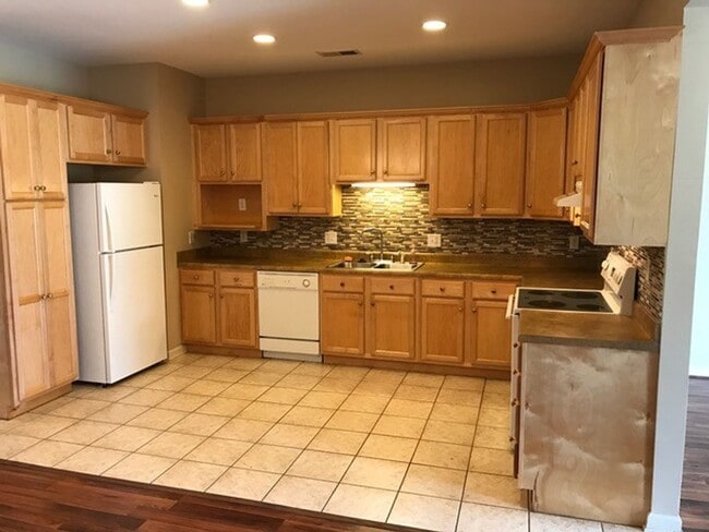 Building Photo - 109 Patty Ln