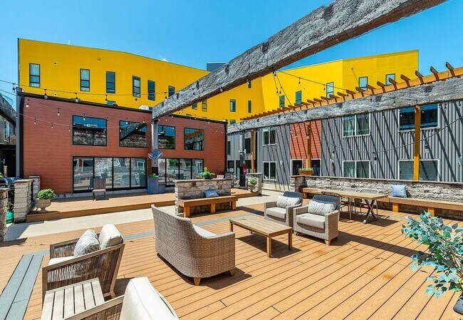 Foto del edificio - 3003 W Glenwood Ave