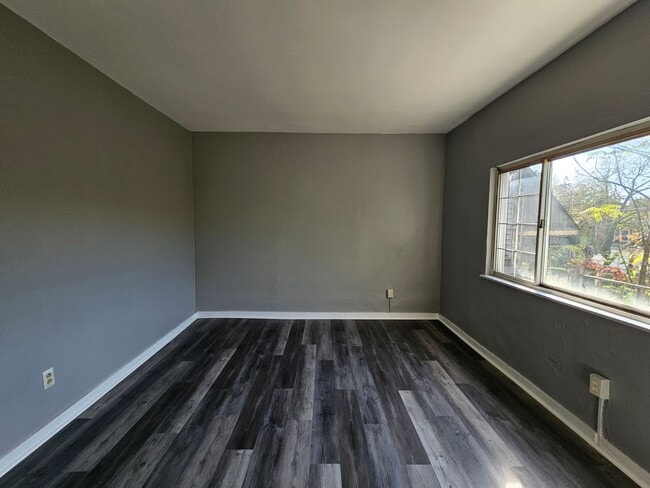 Photo - 2 bed 1 bath house for rent in Carrick !