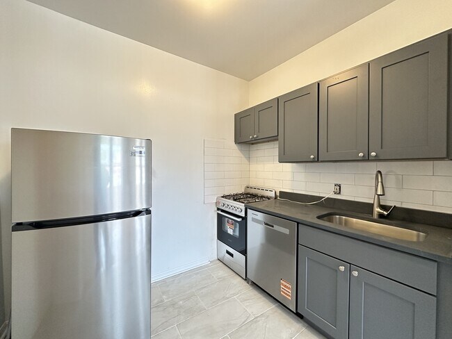 Building Photo - 1319 W Estes Ave