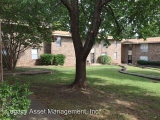 Building Photo - 705 W Putman St