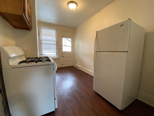 Building Photo - Two Bedroom on Semple Street With an Aweso...