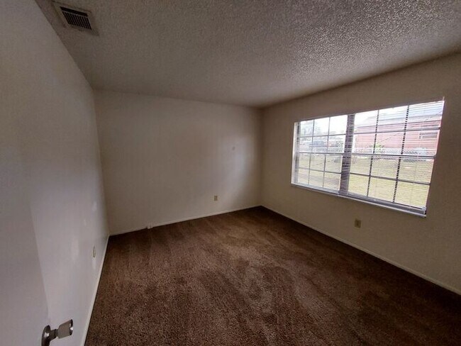 Building Photo - 1 Hickory Track