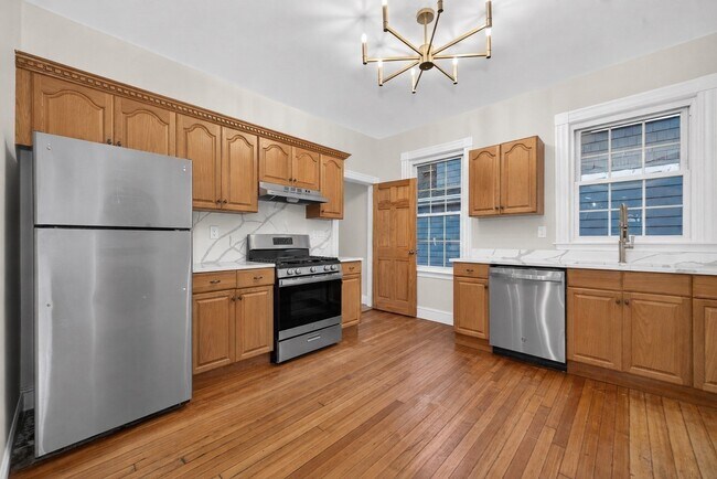 Building Photo - 42 Etna St