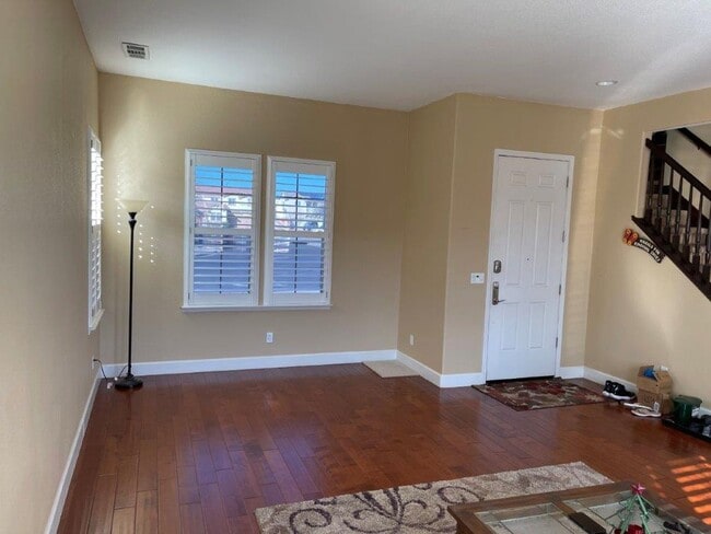 Foto del edificio - NEWER MODERN HOME BEHIND KAISER VACAVILLE *STAR RENTALS