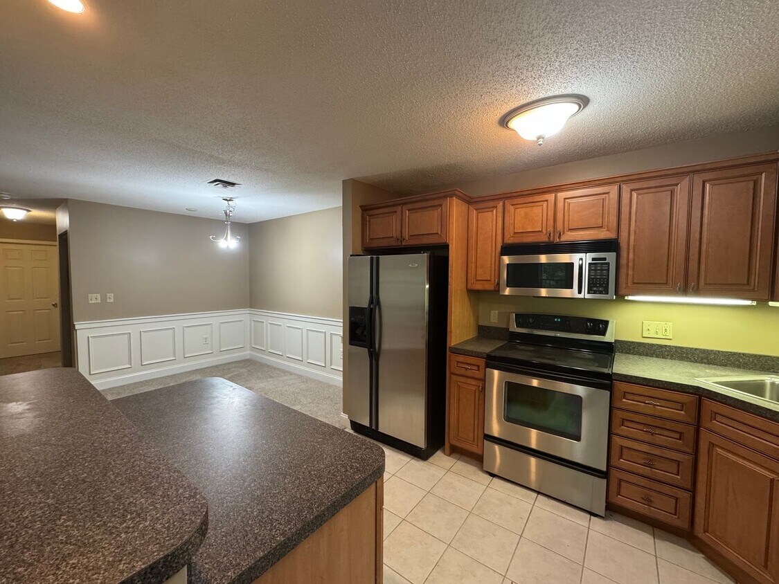 Foto principal - Spacious 3-Bedroom Condo with Modern Ameni...