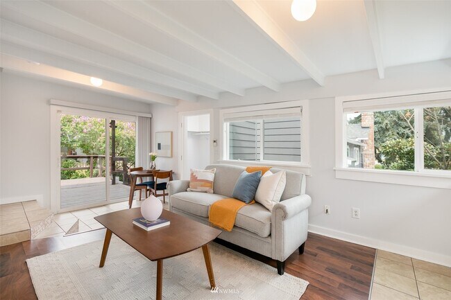 Sala principal - 353 NW 89th St