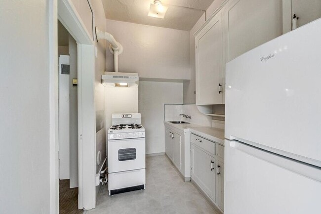 Photo - 159 Emerson St Apartment