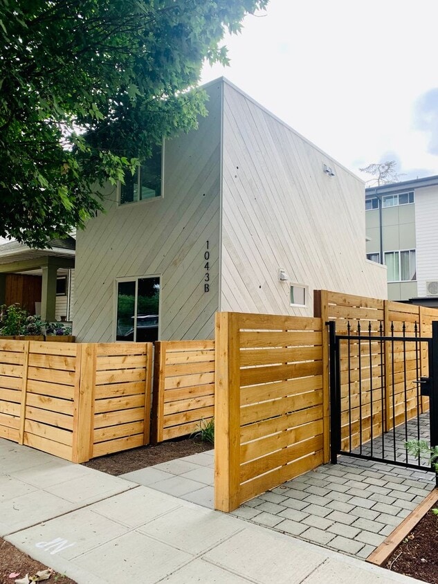 Primary Photo - South Park Townhouse