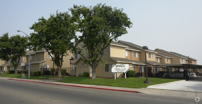 Foto del edificio - Riverstone Apartments