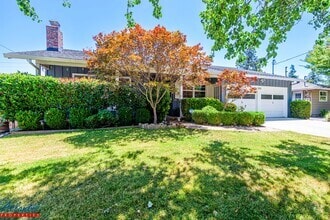 Building Photo - 874 El Rio Dr