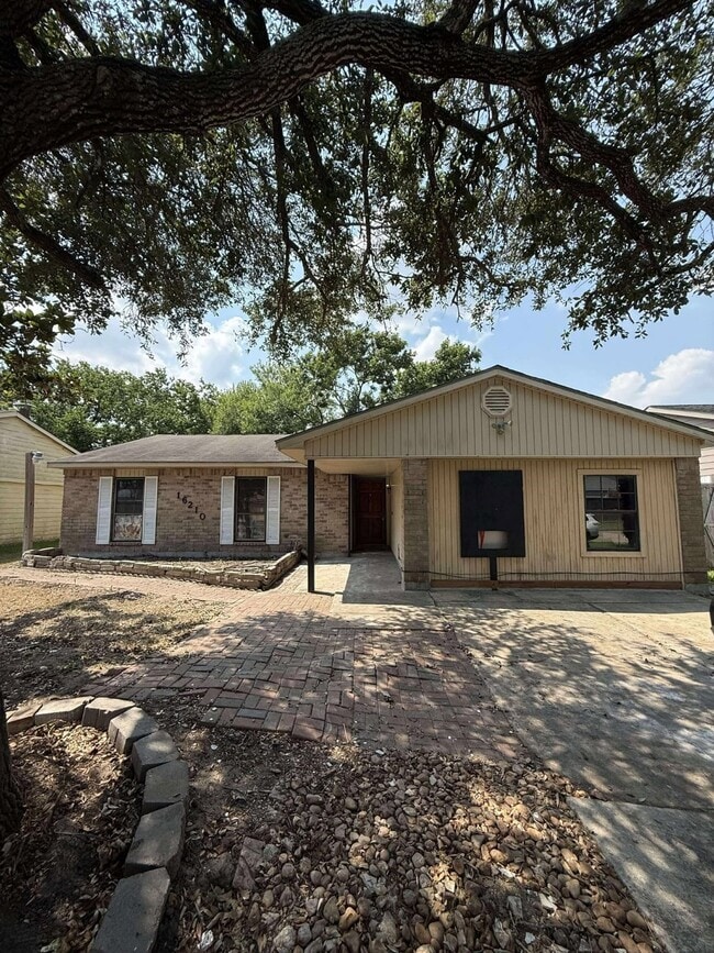 Building Photo - 16210 Lazy Ridge Rd