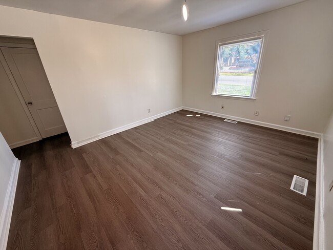 Building Photo - 2900 Lawndale Dr