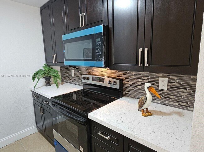 Building Photo - 605 Meadows Cir