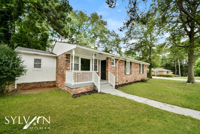 Building Photo - Gorgeous 3BR 1.5BA home, lovingly maintained!