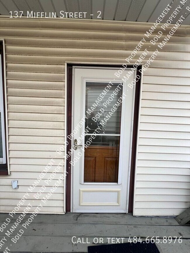 Building Photo - 137 Mifflin St