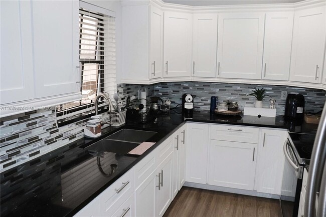 Building Photo - 1770 SW 122nd Ct