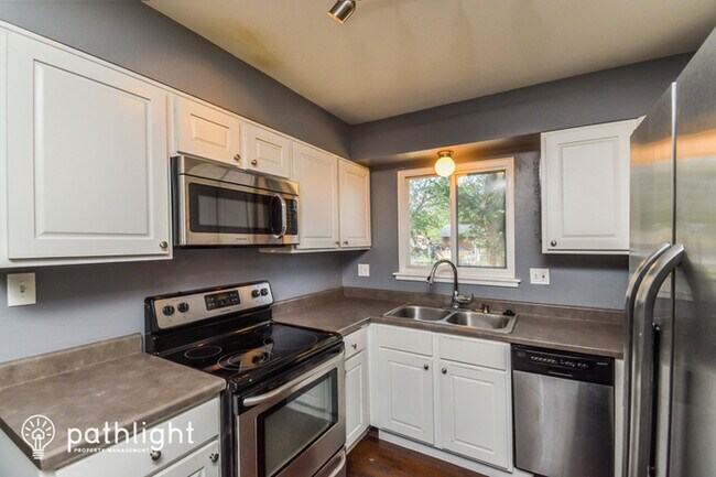Foto del edificio - 1228 N Chelton Road, Colorado Springs, CO,...