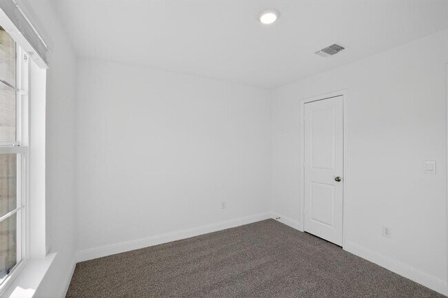 Foto del edificio - 289 Rivers Edge Dr