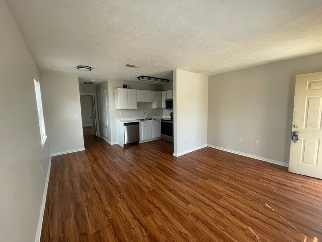 Building Photo - 575 Dexter Dr
