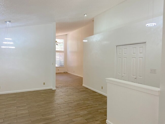 Foto del edificio - Coming Up Roses - NW Reno 4 Bedroom/3 Car Garage Single Story House