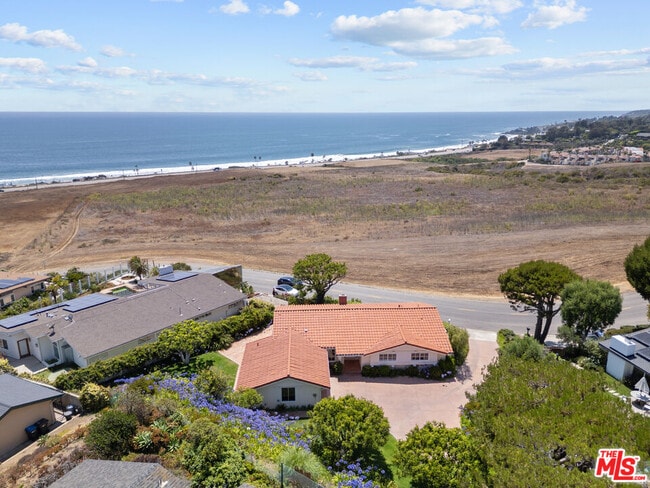 Foto del edificio - 6236 Trancas Canyon Rd