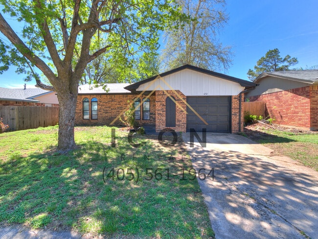 Photo - 652 W Hillcrest Dr House