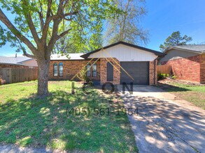 Building Photo - 652 W Hillcrest Dr