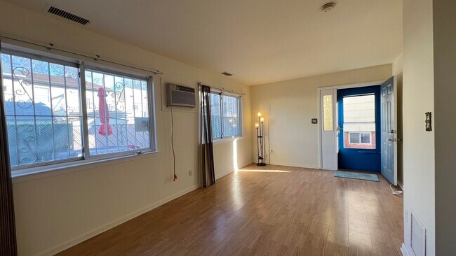 Foto del edificio - 316 Winfield Ave