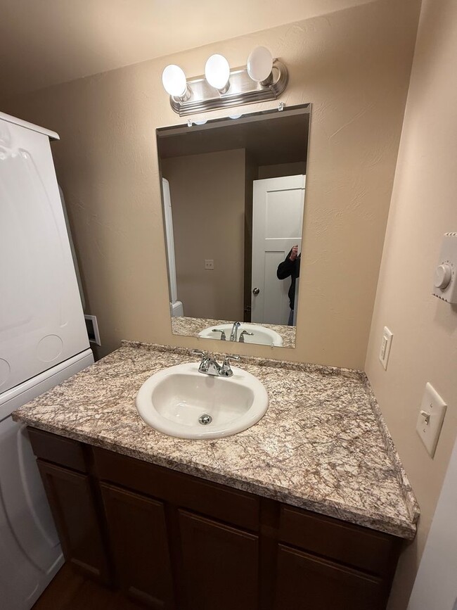 Building Photo - 206 Graves Trail