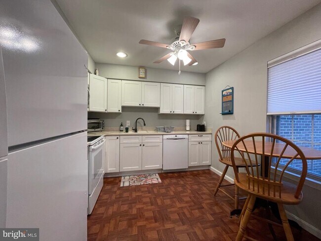 Building Photo - 404 Westridge Dr