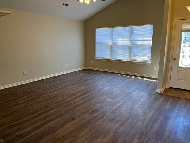 Foto del edificio - ***561 Tamarron Drive***