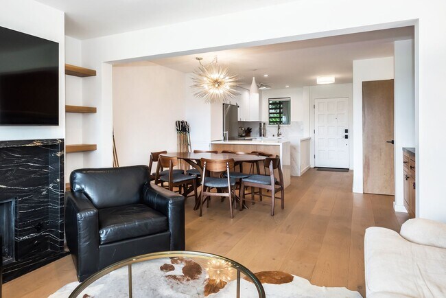 Building Photo - Furnished Coastal Rental | Available September 15 – April 15