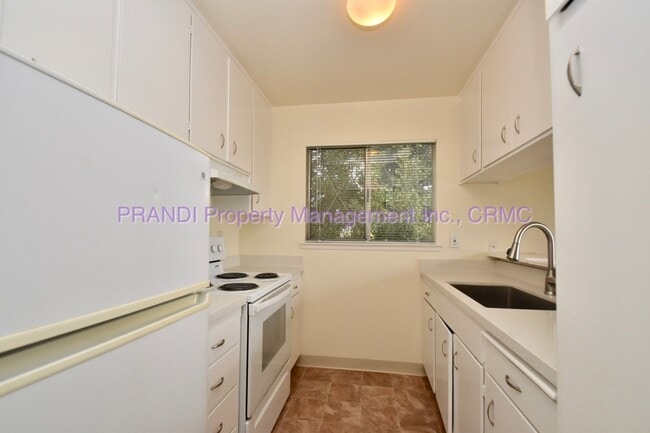 Building Photo - 104 Wisteria Way