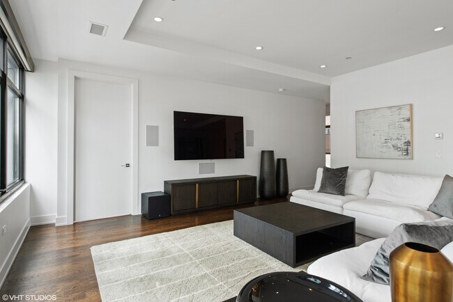 Foto del edificio - 668 N Kingsbury St