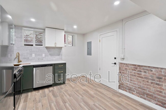 Building Photo - 1058 N Pearl St