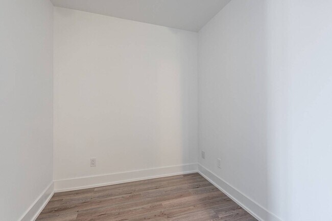 Photo du bâtiment - 1-621 Belsize Dr