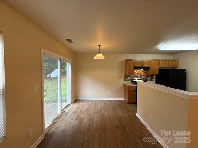 Foto del edificio - 6831 Sunman Rd