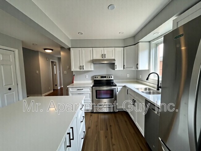 Building Photo - 493 Bankside Dr