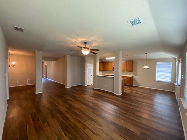Building Photo - Great House in Quiet Neighborhood