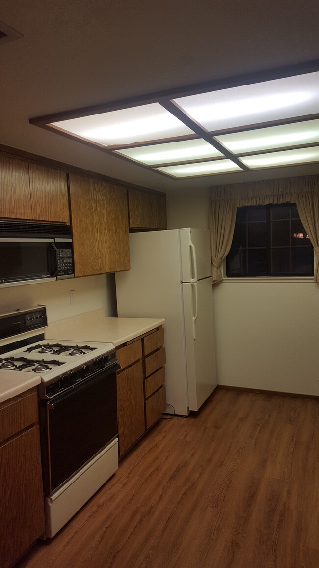 Building Photo - 3145 Benham Ct