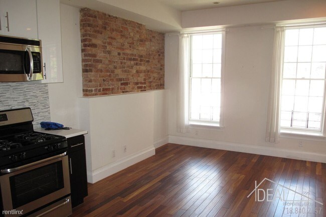 Building Photo - 338 10th St